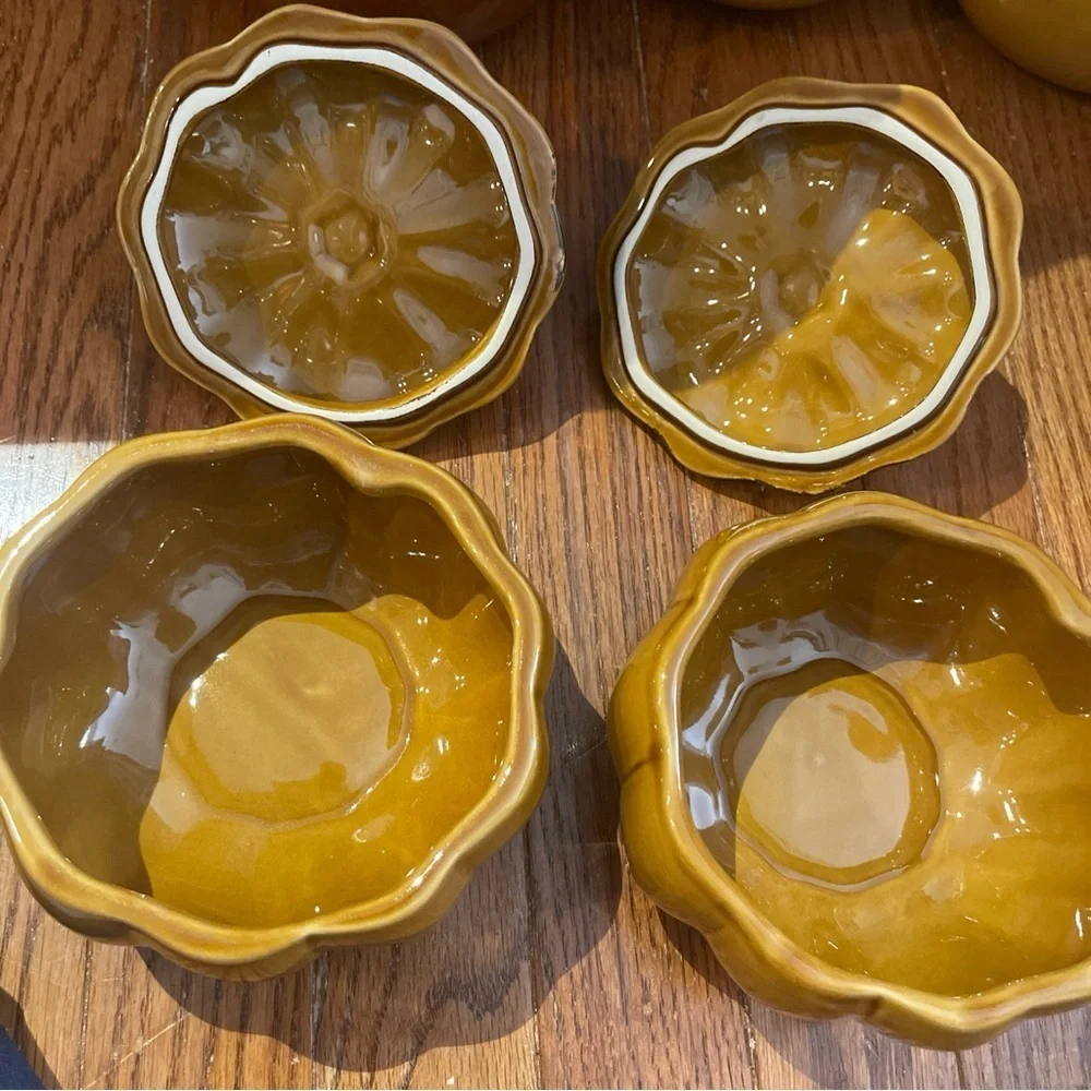 Pair Of Williams Sonoma Thanksgiving Halloween Autumn Pumpkin Covered Soup Bowls